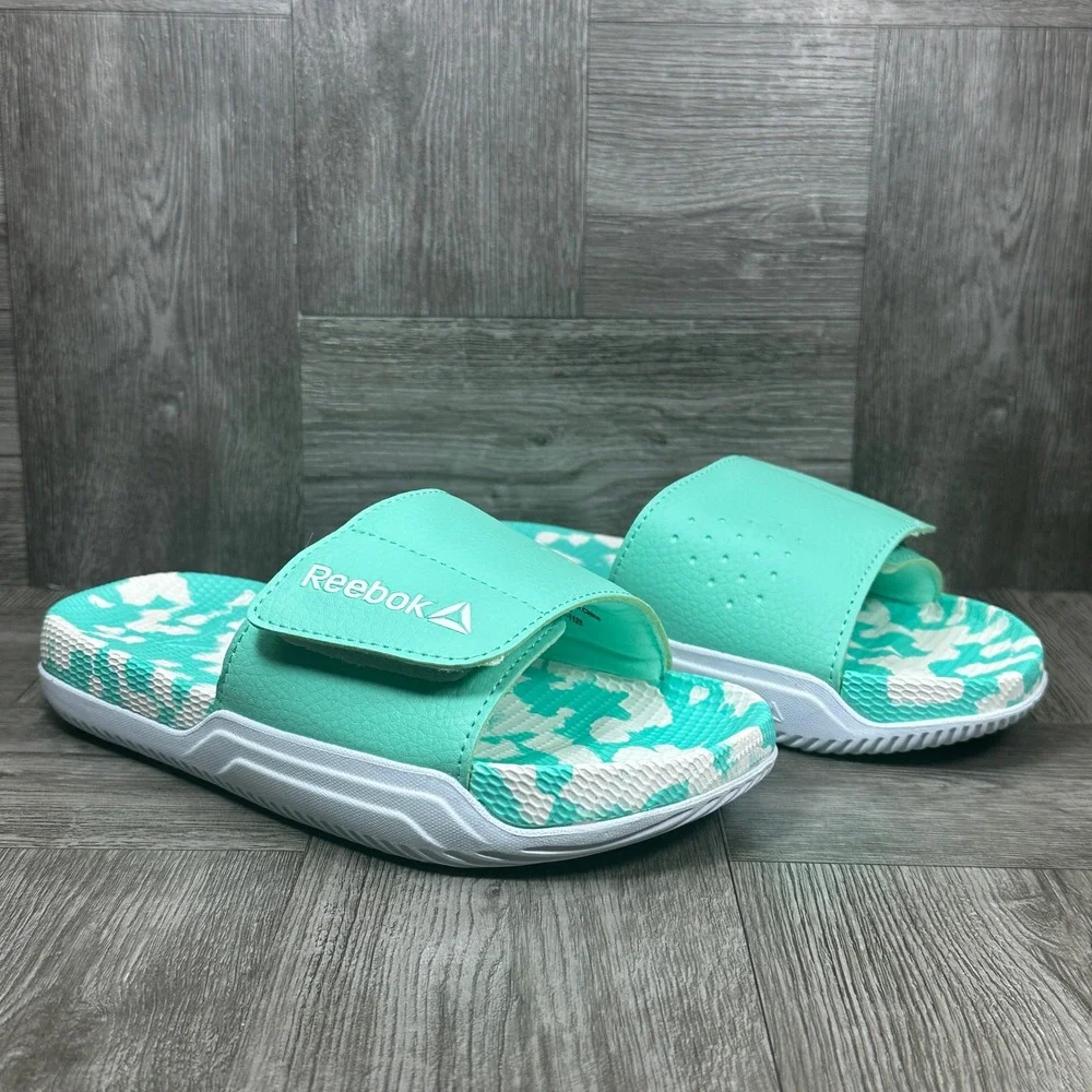 Reebok these delta